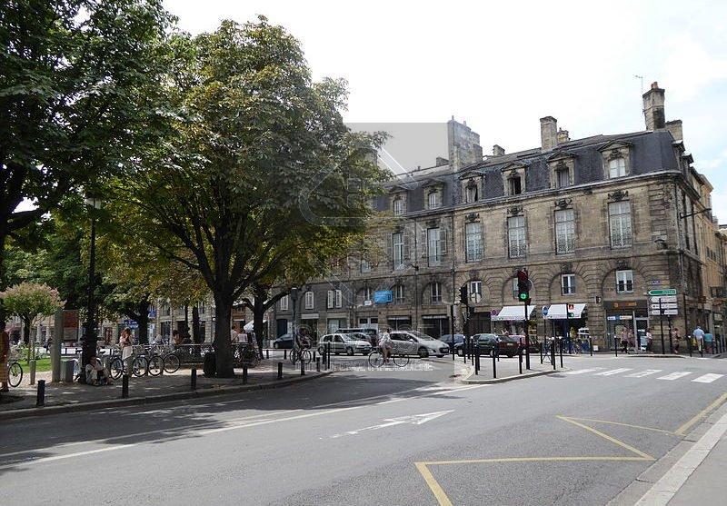 Appartement T4 en duplex avec deux patios centre ville