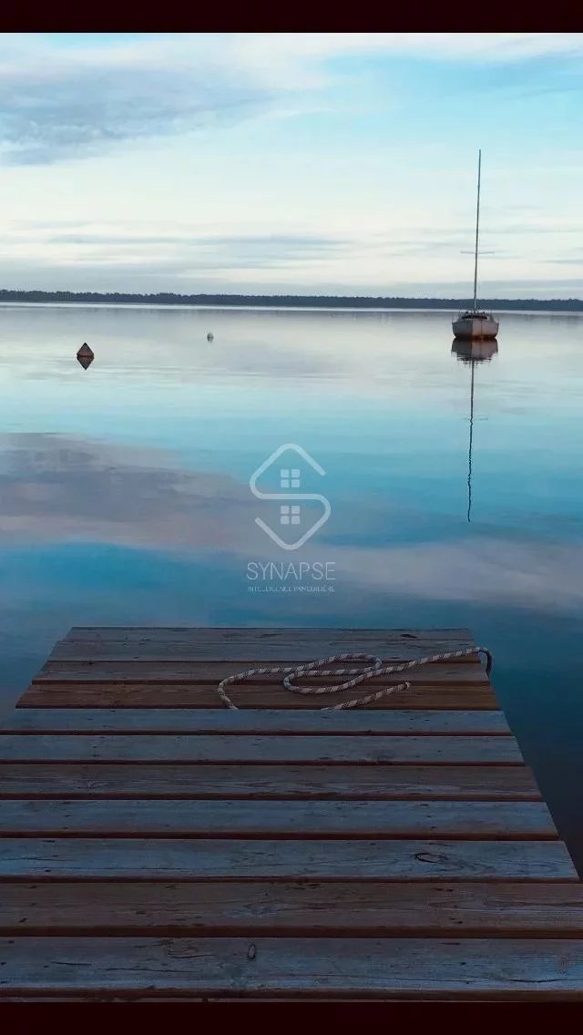 BELLE MAISON AU BORD DU TRES PRISE LAC DE LACANAU