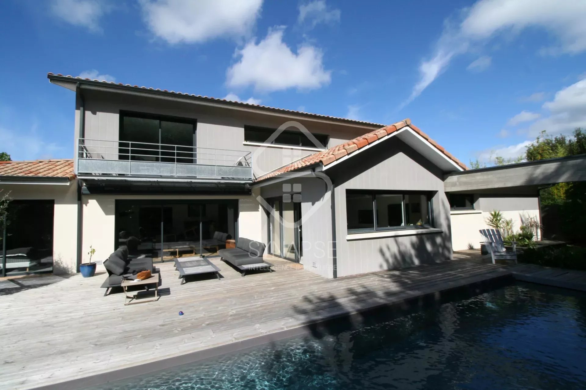Maison contemporaine 200 M2, 4 chambres, jardin, piscine