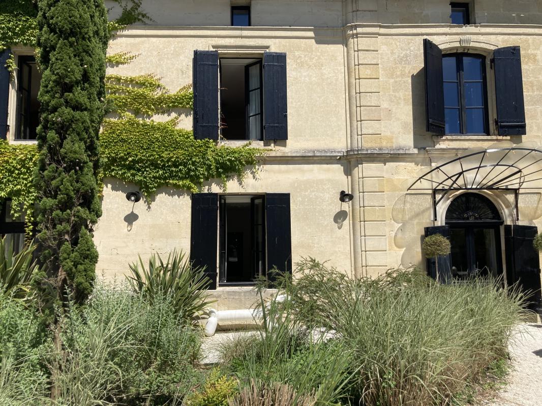 Double propriété rénovée avec goût – maison de maître et ancien chai