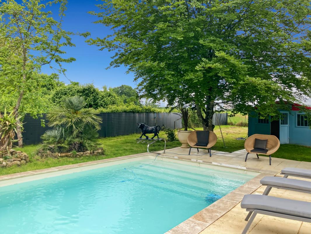 Belle maison en pierre avec jardin paysager proche Créon