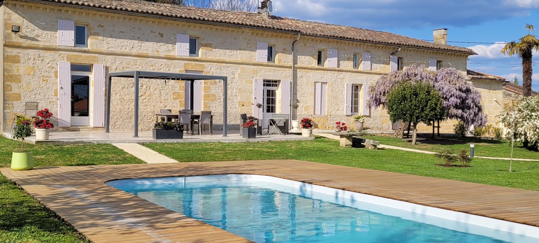 Belle girondine au calme avec vue sur les vignes + gîte haut de gamme